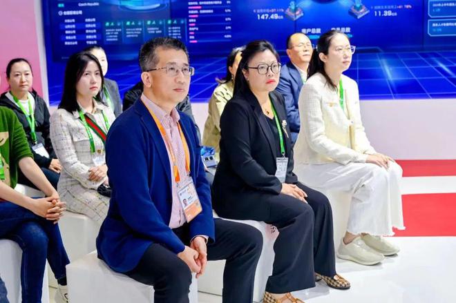 沙利文、头豹联合上海外服发布《2024中国人力资源服务行业研究报告(图2)