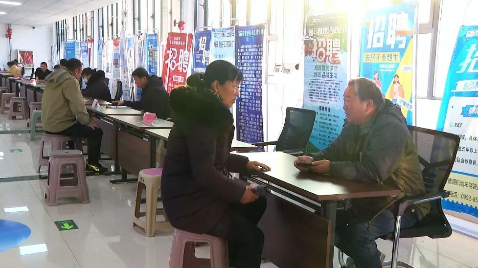 一年服务不打烊！乌苏市人力资源集市牵线人就业(图1)