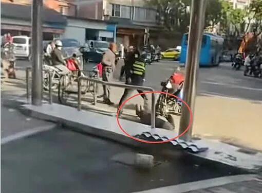 老人被城管推倒后去世：公布执法录像方去“恶意揣测”(图1)